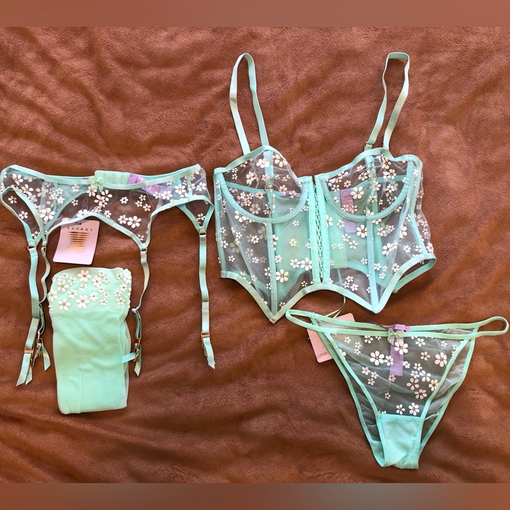 Savage Fenty Puff daisy corset, panty, garter, and stockings in size large. NWT